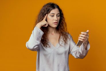 HOW TO FEEL BEAUTIFUL WITHOUT MAKEUP