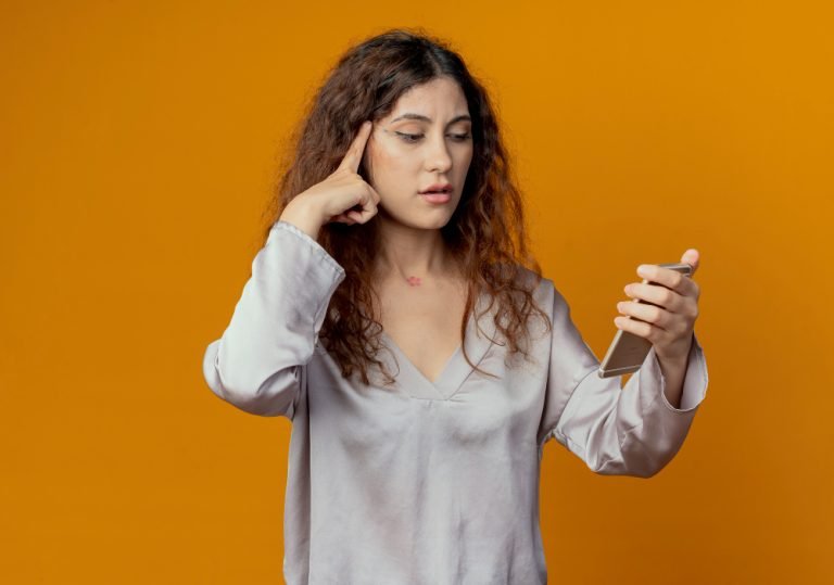 HOW TO FEEL BEAUTIFUL WITHOUT MAKEUP