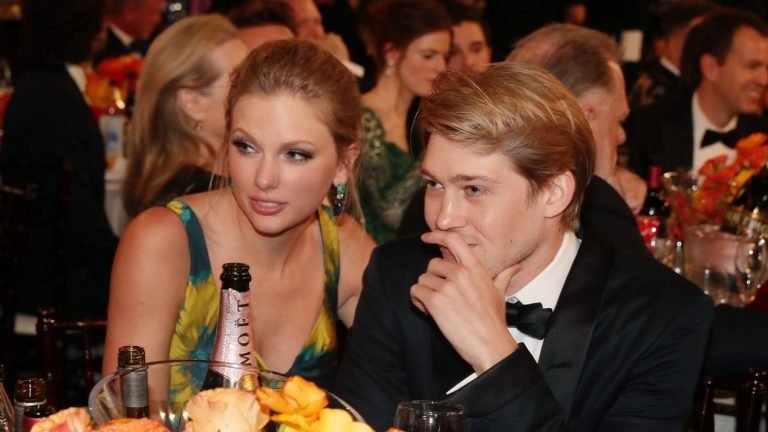 joe alwyn engaged